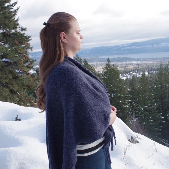 Beautiful Adrienne Vittadini Navy Fringe Cape - Picture 2 of 8